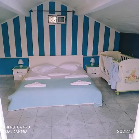 Sea View House With Attic Bedroom Appartement *