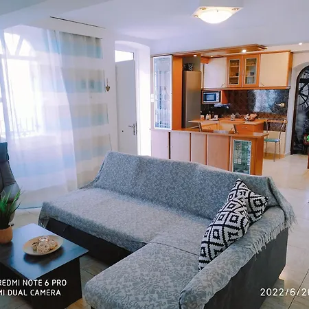 Sea View House With Attic Bedroom Appartamento *